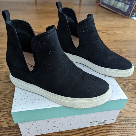 abound wedge sneaker